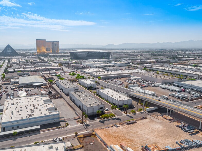 4010 W Hacienda Ave, Las Vegas, NV à louer - Photo de l’immeuble – Image 3 sur 8
