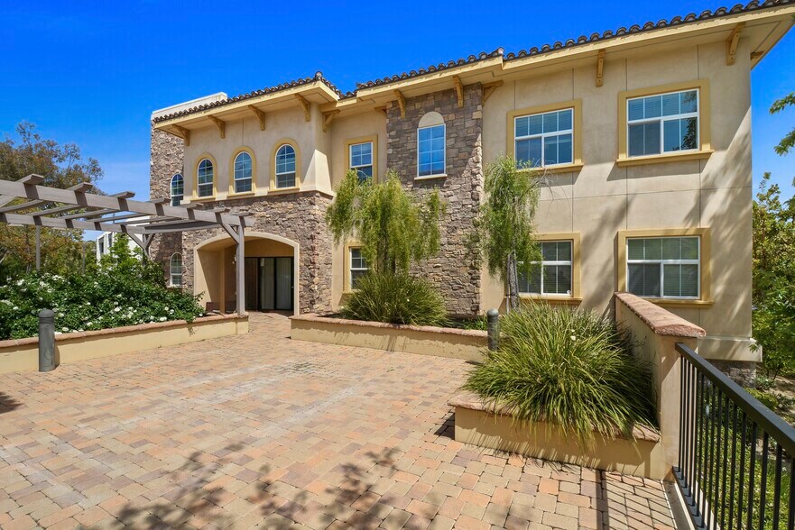 5018 Chesebro Rd, Agoura Hills, CA à vendre - Photo de l’immeuble – Image 2 sur 27
