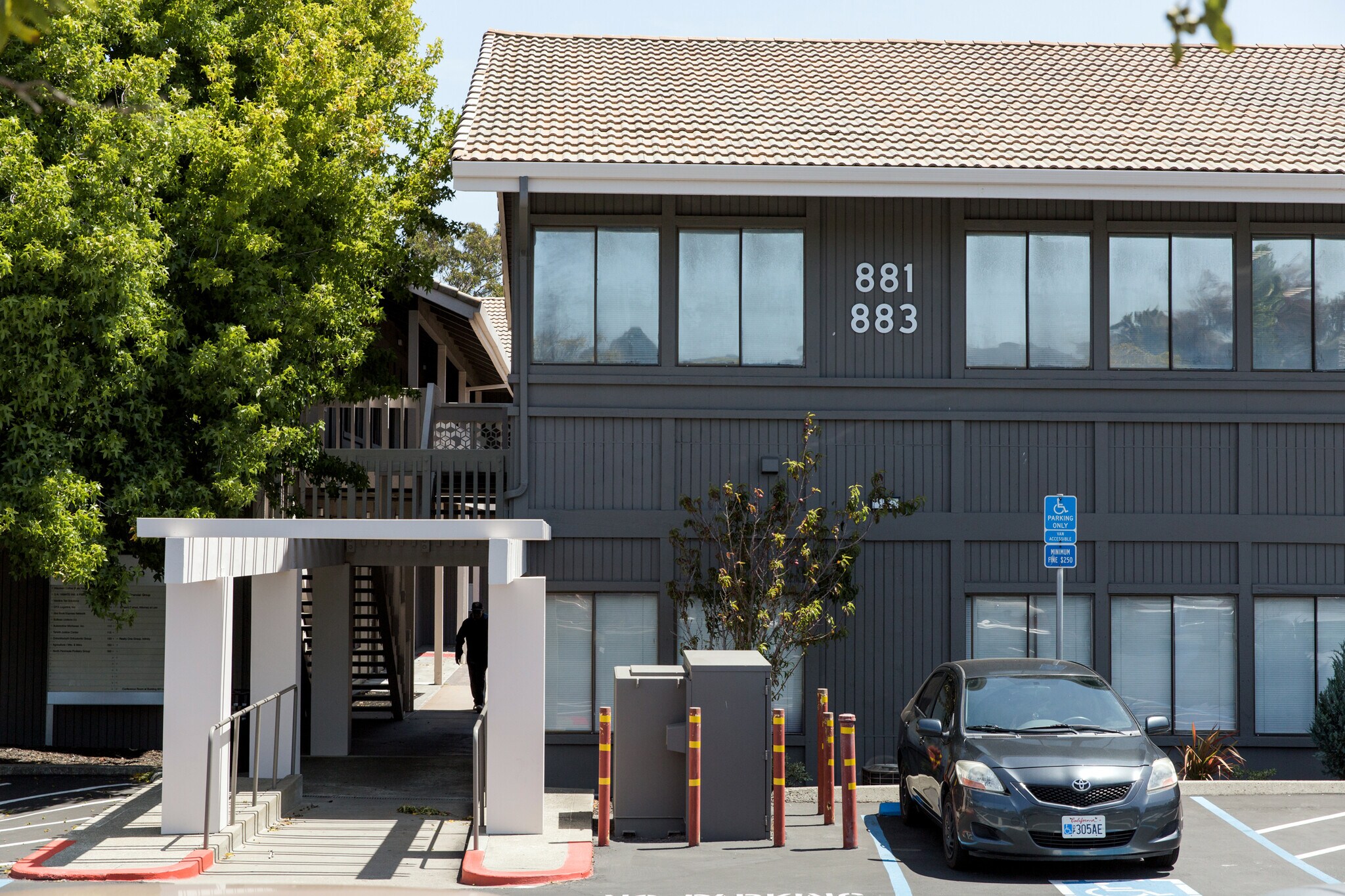 901-903 Sneath Ln, San Bruno, CA à louer Photo de l’immeuble– Image 1 sur 7