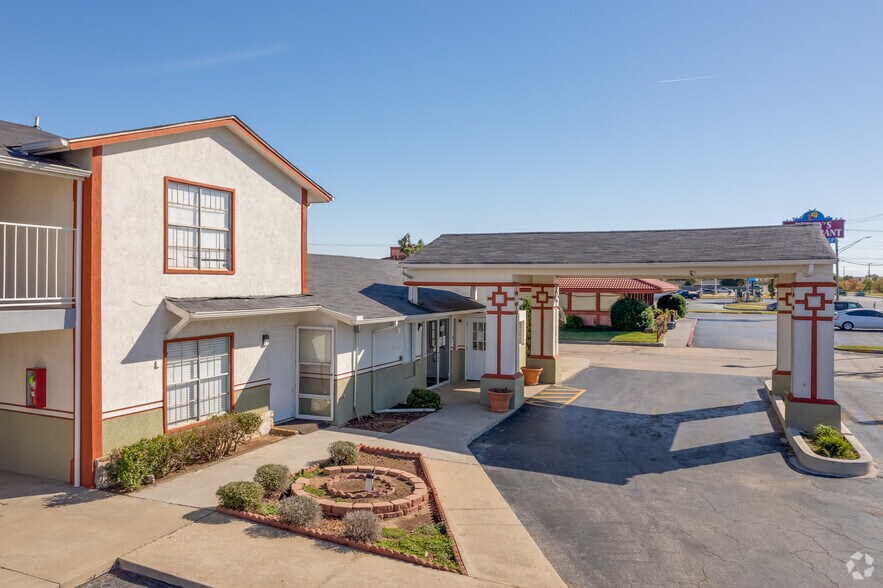 7400 S May Ave, Oklahoma City, OK à vendre - Photo de l’immeuble – Image 2 sur 5