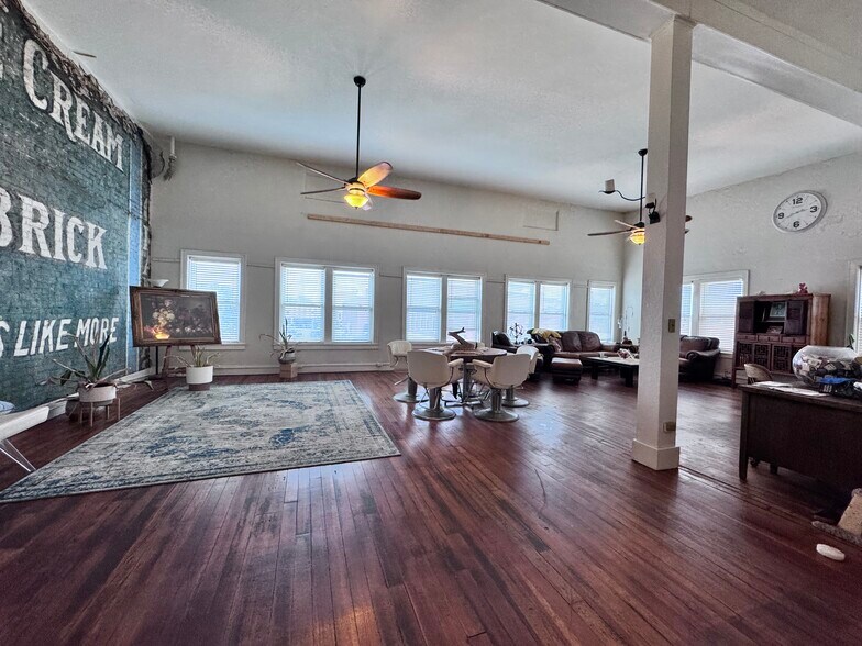 2 W Side Sq, Macomb, IL à vendre - Photo de l’immeuble – Image 3 sur 18