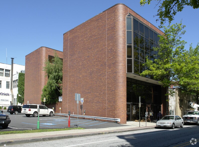 5 Waller Ave, White Plains, NY à louer - Photo principale – Image 1 sur 13