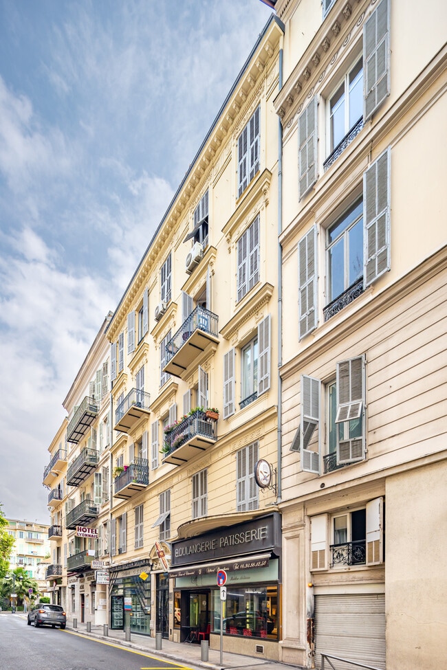 Plus de détails pour 18 Rue De Russie, Nice - Local commercial à louer