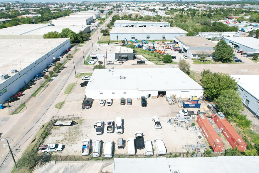 10780 Shady Trl, Dallas, TX à louer - Photo de l’immeuble – Image 3 sur 15