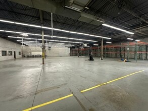 333 W Hintz Rd, Wheeling, IL à louer Photo intérieure– Image 1 sur 8