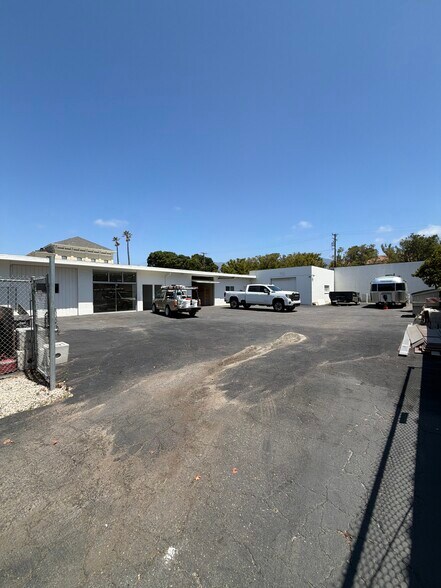 910 Saint Vincent Ave, Santa Barbara, CA à louer - Photo de l’immeuble – Image 1 sur 3