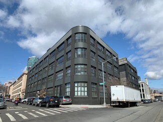 Plus de détails pour 47-61 Pearson Pl, Long Island City, NY - Industriel/Logistique à louer
