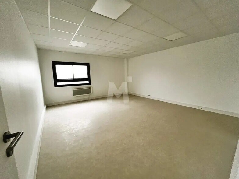 Bureau dans Brétigny-sur-Orge à louer - Photo de l’immeuble – Image 3 sur 6