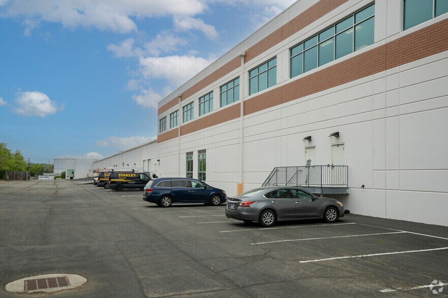 8211 Terminal Rd, Lorton, VA à louer - Photo de l’immeuble – Image 3 sur 9