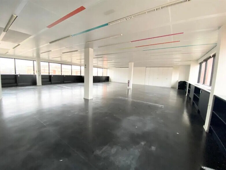 Bureau dans Ivry-sur-Seine à louer - Photo de l’immeuble – Image 2 sur 7