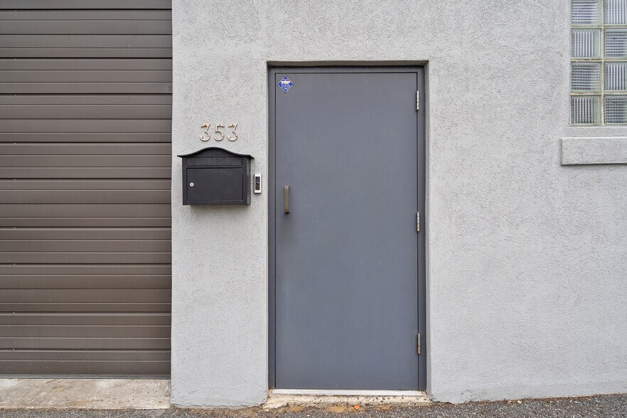 353 Railroad Ave, Hackensack, NJ à louer - Photo de l’immeuble – Image 3 sur 14