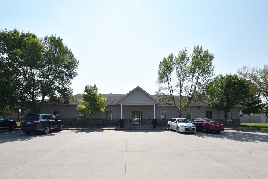 1644 Tom Williams Dr, Fargo, ND à louer - Photo de l’immeuble – Image 1 sur 3