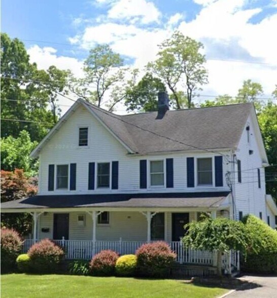 186 W Main St, Smithtown, NY à louer - Photo de l’immeuble – Image 1 sur 9