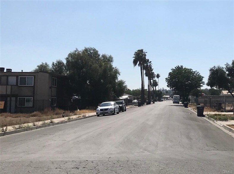 175 S G St, Perris, CA à vendre - Photo principale – Image 1 sur 16