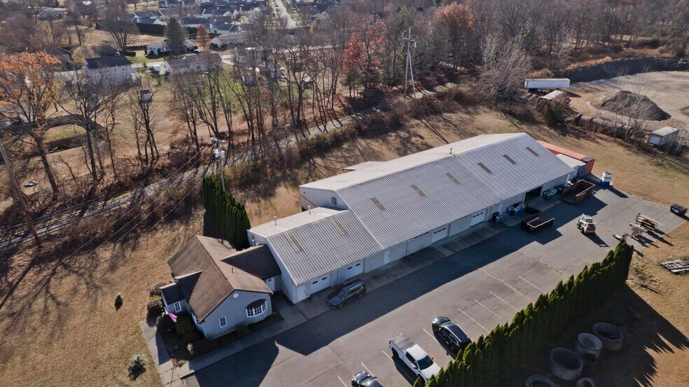 16 Arthur St, Easthampton, MA à vendre - Aérien – Image 3 sur 55