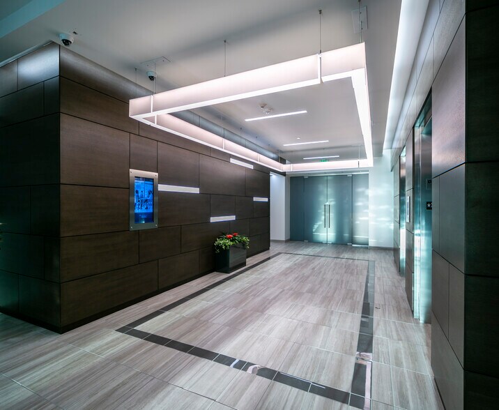 8731 Katy Fwy, Houston, TX à louer - Hall d’entrée – Image 3 sur 13