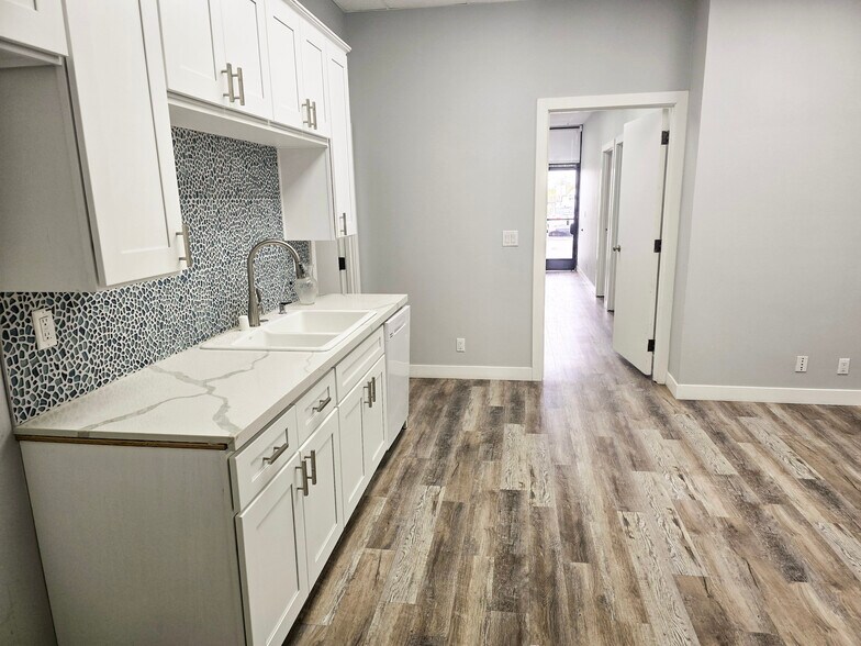 17330 Newhope St, Fountain Valley, CA à louer - Photo de l’immeuble – Image 2 sur 8