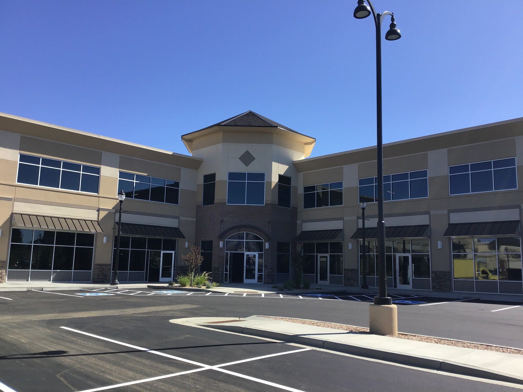 360 W Park Dr, Grand Junction, CO à louer Photo de l’immeuble– Image 1 sur 36