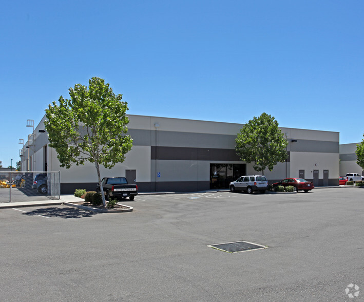 3780 Happy Ln, Sacramento, CA à louer - Photo principale – Image 1 sur 3