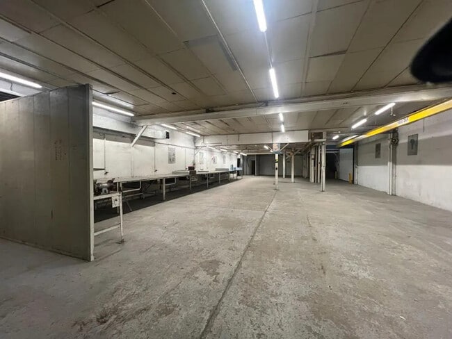 Plus de détails pour Local d’activités à vendre