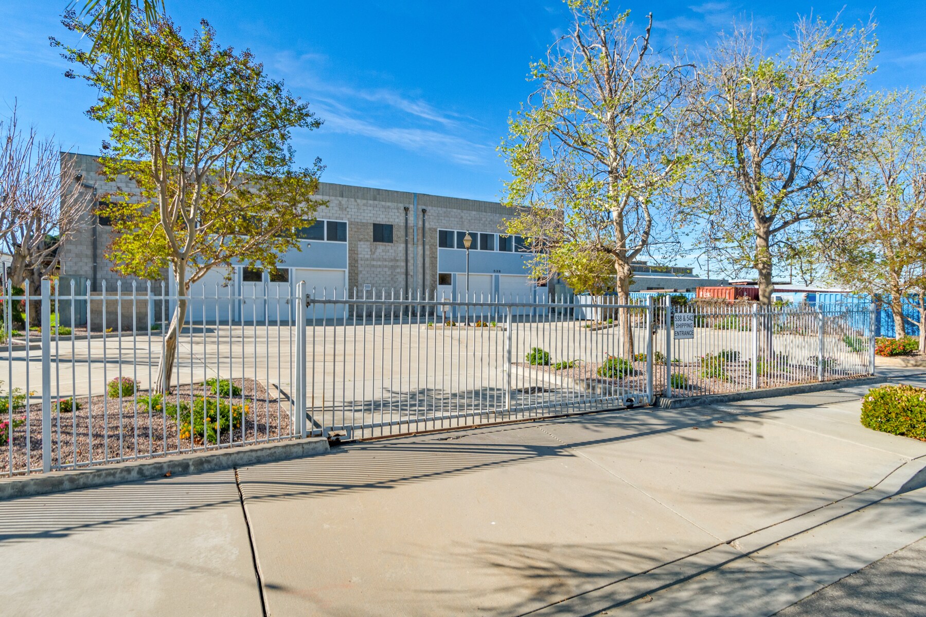 538 E Stuart Ave, Redlands, CA à louer Photo de l’immeuble– Image 1 sur 7