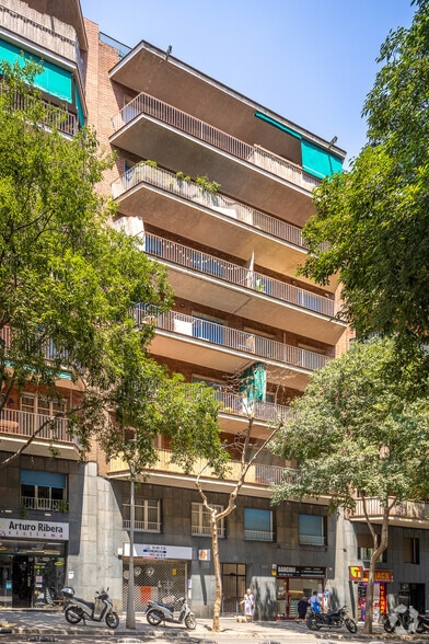 Carrer De La Indústria, 267-269, Barcelone, Barcelona à louer - Photo principale – Image 1 sur 1