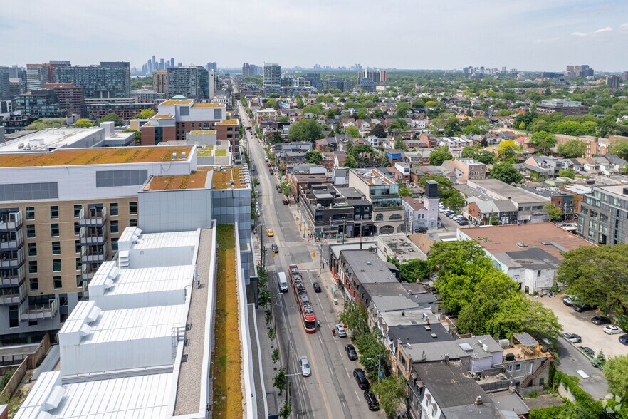 1024 Queen St W, Toronto, ON à louer - Aérien – Image 2 sur 7