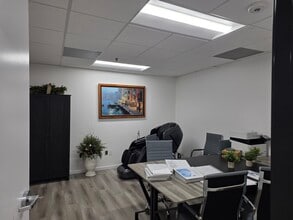 425 E Colorado St, Glendale, CA à louer Photo intérieure– Image 1 sur 13