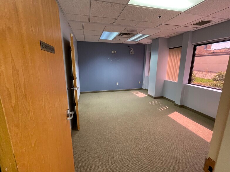 299 Carew St, Springfield, MA à louer - Photo intérieure – Image 3 sur 8