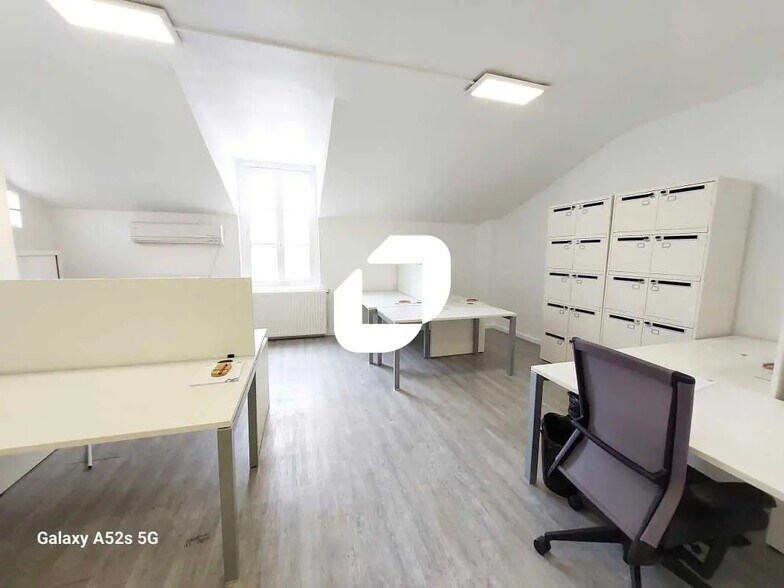 Bureau dans Versailles à louer - Photo de l’immeuble – Image 1 sur 5