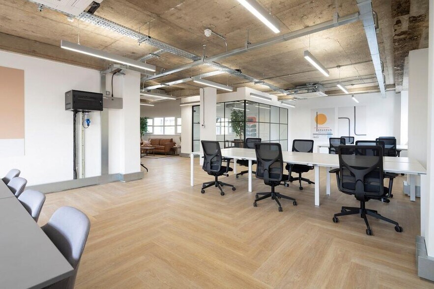 28 St John's Sq, Londres à louer - Photo de l’immeuble – Image 2 sur 65