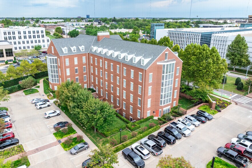 6301 N Classen Blvd, Oklahoma City, OK à vendre - Aérien – Image 3 sur 12