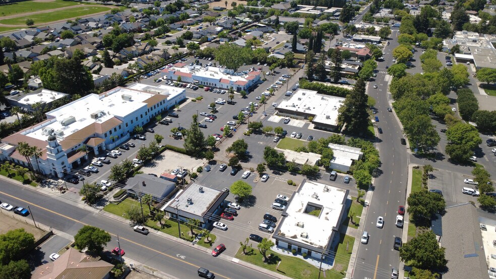 1060-1080 Delbon Ave, Turlock, CA à vendre - Photo de l’immeuble – Image 3 sur 44