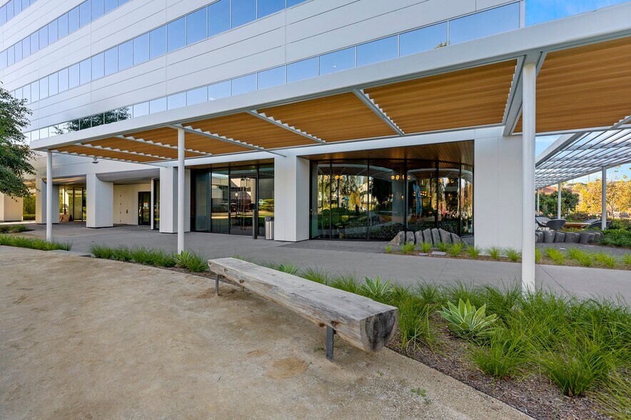 9605 Scranton Rd, San Diego, CA à louer - Photo de l’immeuble – Image 3 sur 11