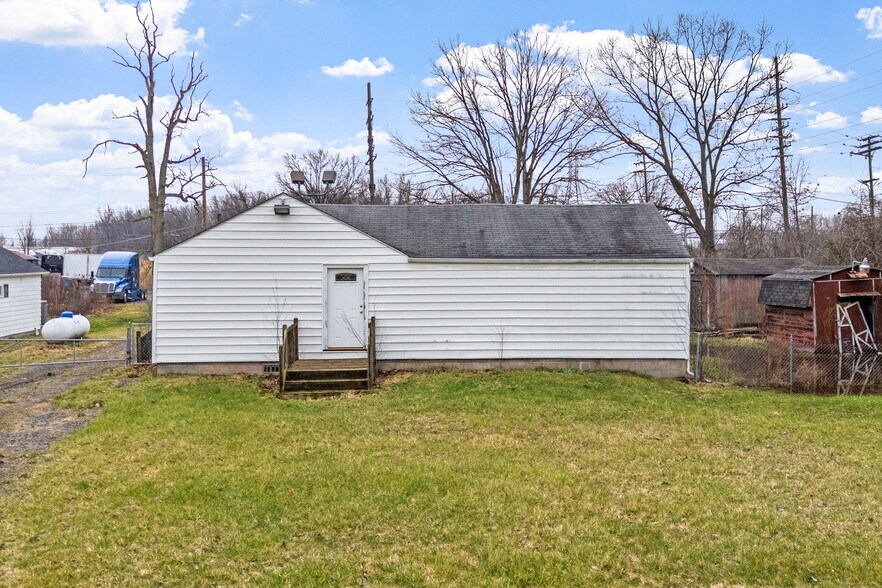 37667 Cherry Hill Rd, Westland, MI à vendre - Photo de l’immeuble – Image 3 sur 7