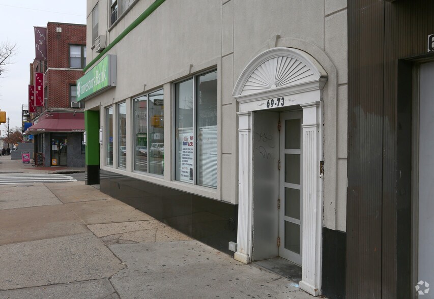 6973 Grand Ave, Maspeth, NY à louer - Photo de l’immeuble – Image 3 sur 5