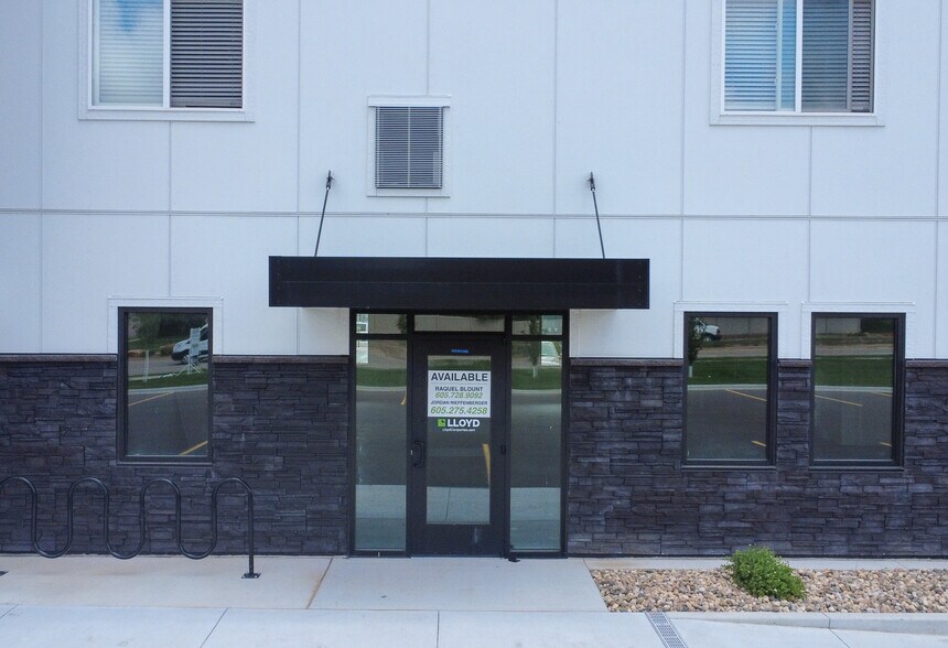 5025 S Bahnson Ave, Sioux Falls, SD à louer - Photo de l’immeuble – Image 2 sur 9