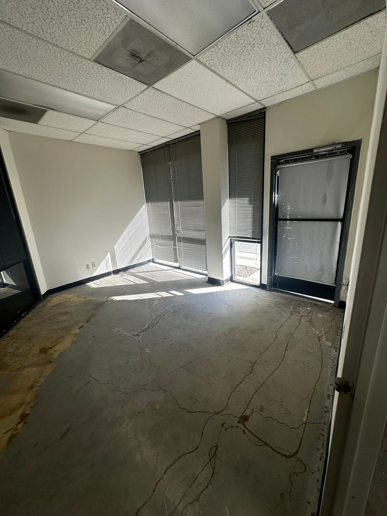 15500 Erwin St, Van Nuys, CA à louer Photo intérieure– Image 1 sur 5