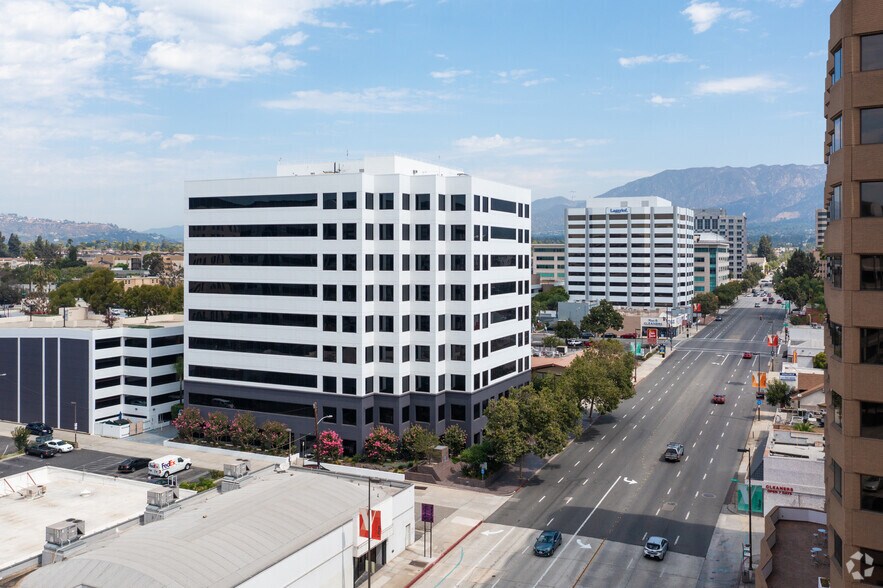35 N lake Ave, Pasadena, CA à louer - Photo de l’immeuble – Image 2 sur 6