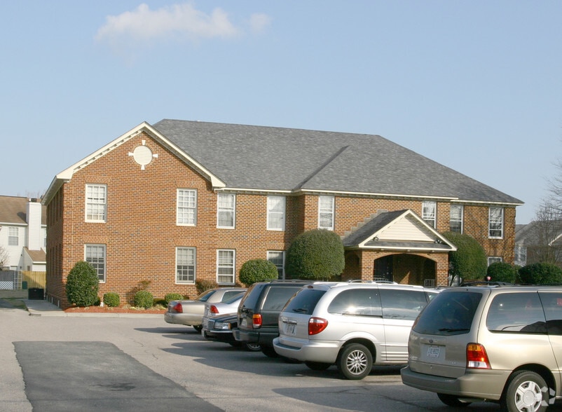 628 Cedar Rd, Chesapeake, VA à louer - Photo de l’immeuble – Image 2 sur 15