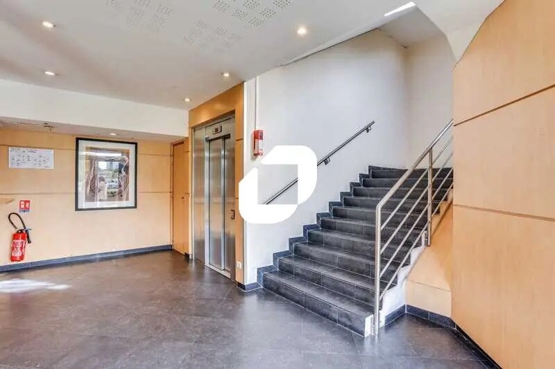 Bureau dans Évry-Courcouronnes à vendre - Photo de l’immeuble – Image 3 sur 6