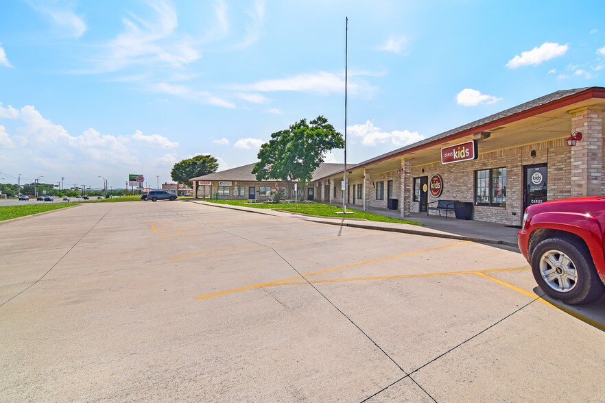 3901 E Stan Schlueter Loop, Killeen, TX à louer - Photo de l’immeuble – Image 3 sur 14