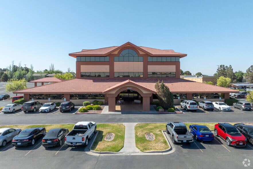 2400 Trawood Dr, El Paso, TX à louer - Photo de l’immeuble – Image 1 sur 19