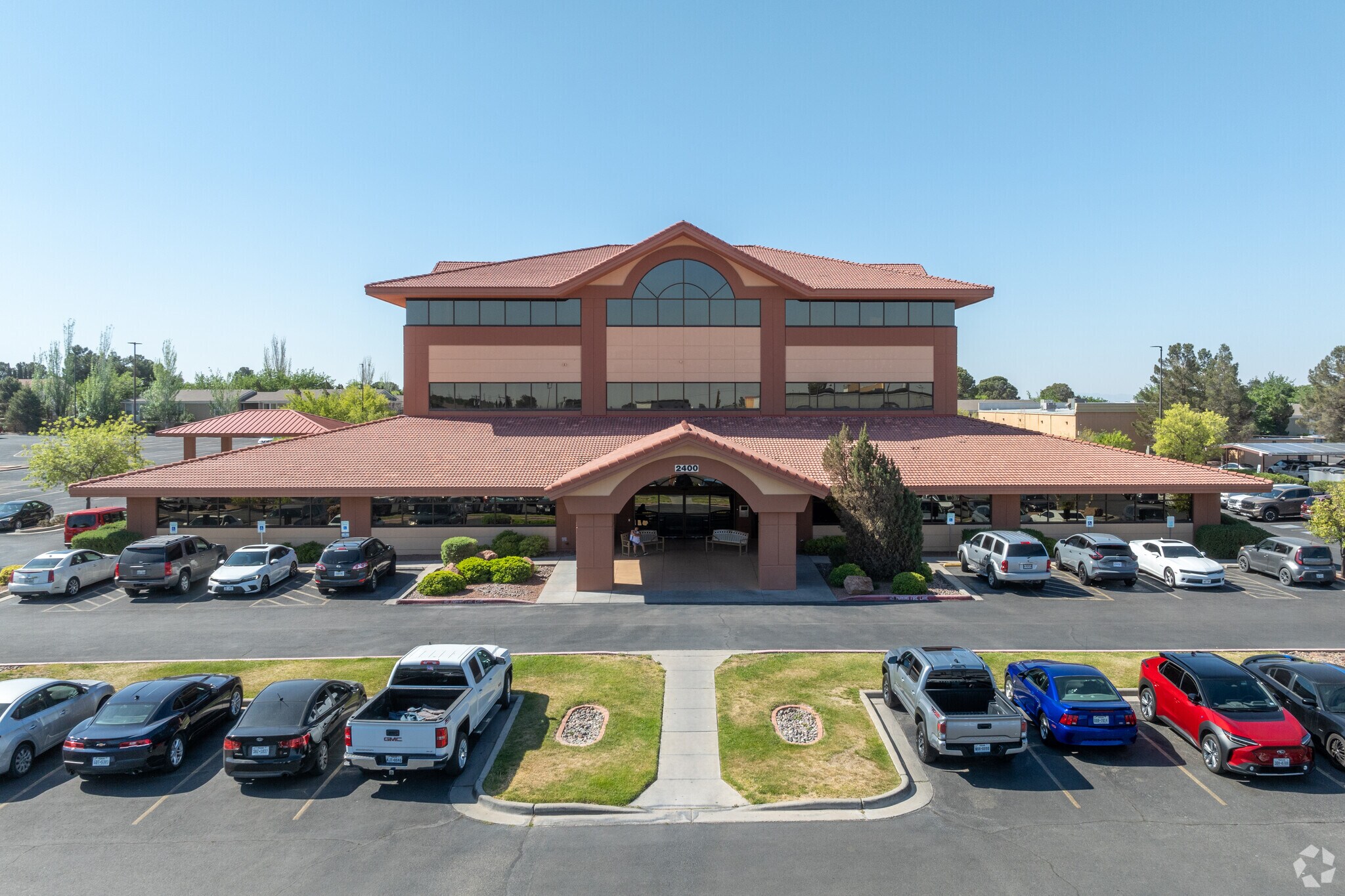 2400 Trawood Dr, El Paso, TX à louer Photo de l’immeuble– Image 1 sur 20