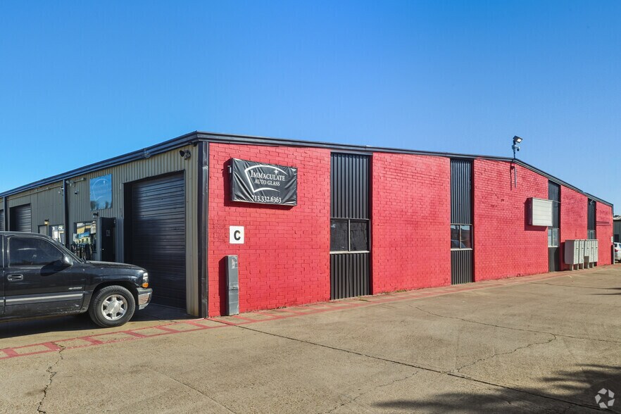 9125 Airport Blvd, Houston, TX à louer - Photo de l’immeuble – Image 2 sur 7