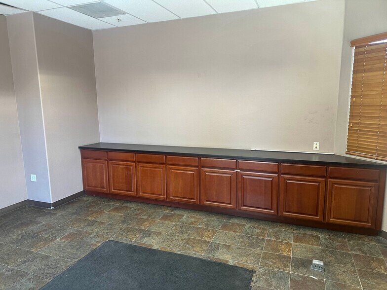 953-959 E Monte Vista Ave, Turlock, CA à louer - Photo de l’immeuble – Image 3 sur 13