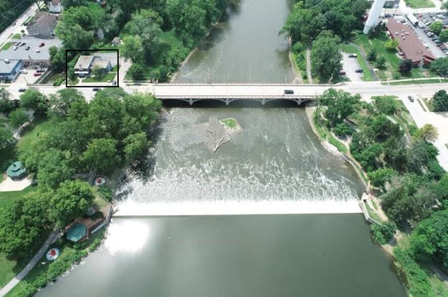14 E State St, North Aurora, IL à louer - Photo de l’immeuble – Image 2 sur 4