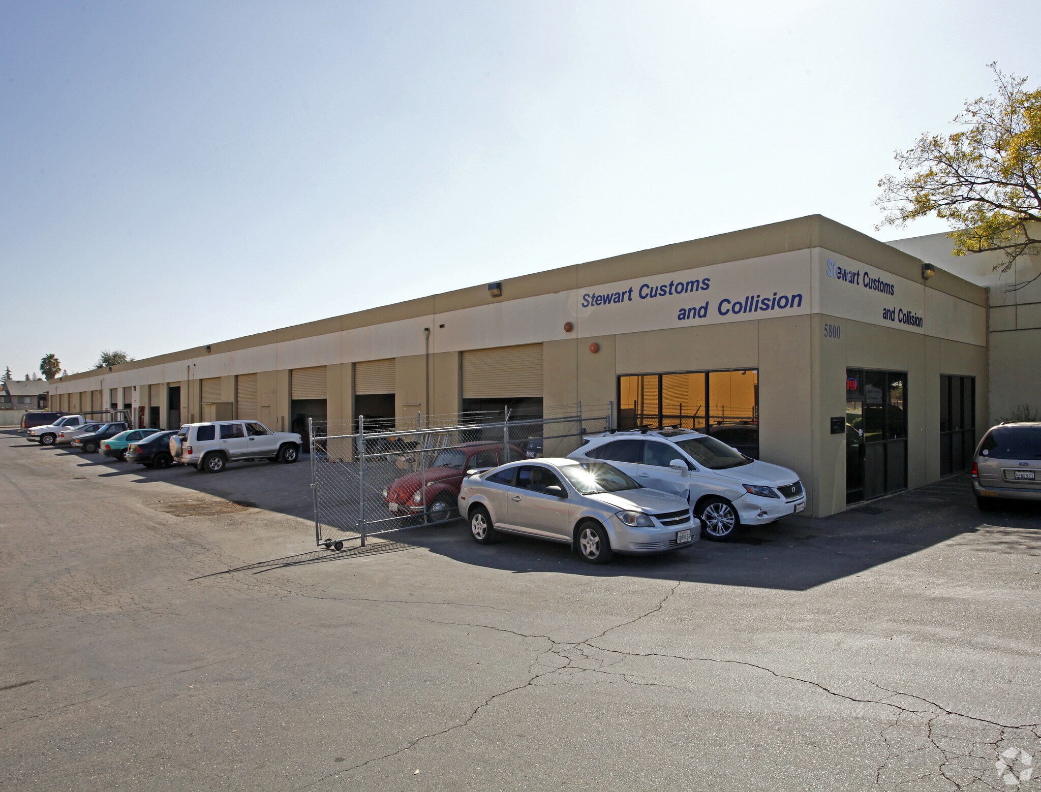 5800 Roseville Rd, Sacramento, CA à louer Photo principale– Image 1 sur 4