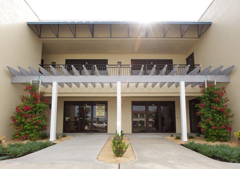 321 Ocean Ave, Melbourne Beach, FL à louer - Photo de l’immeuble – Image 3 sur 5