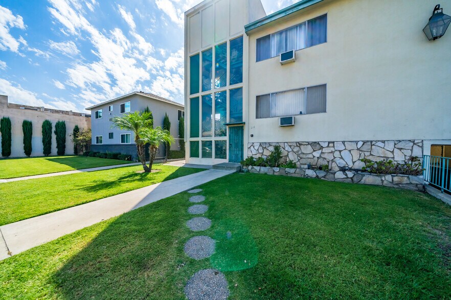 214 E Chevy Chase Dr, Glendale, CA à vendre - Photo de l’immeuble – Image 2 sur 28